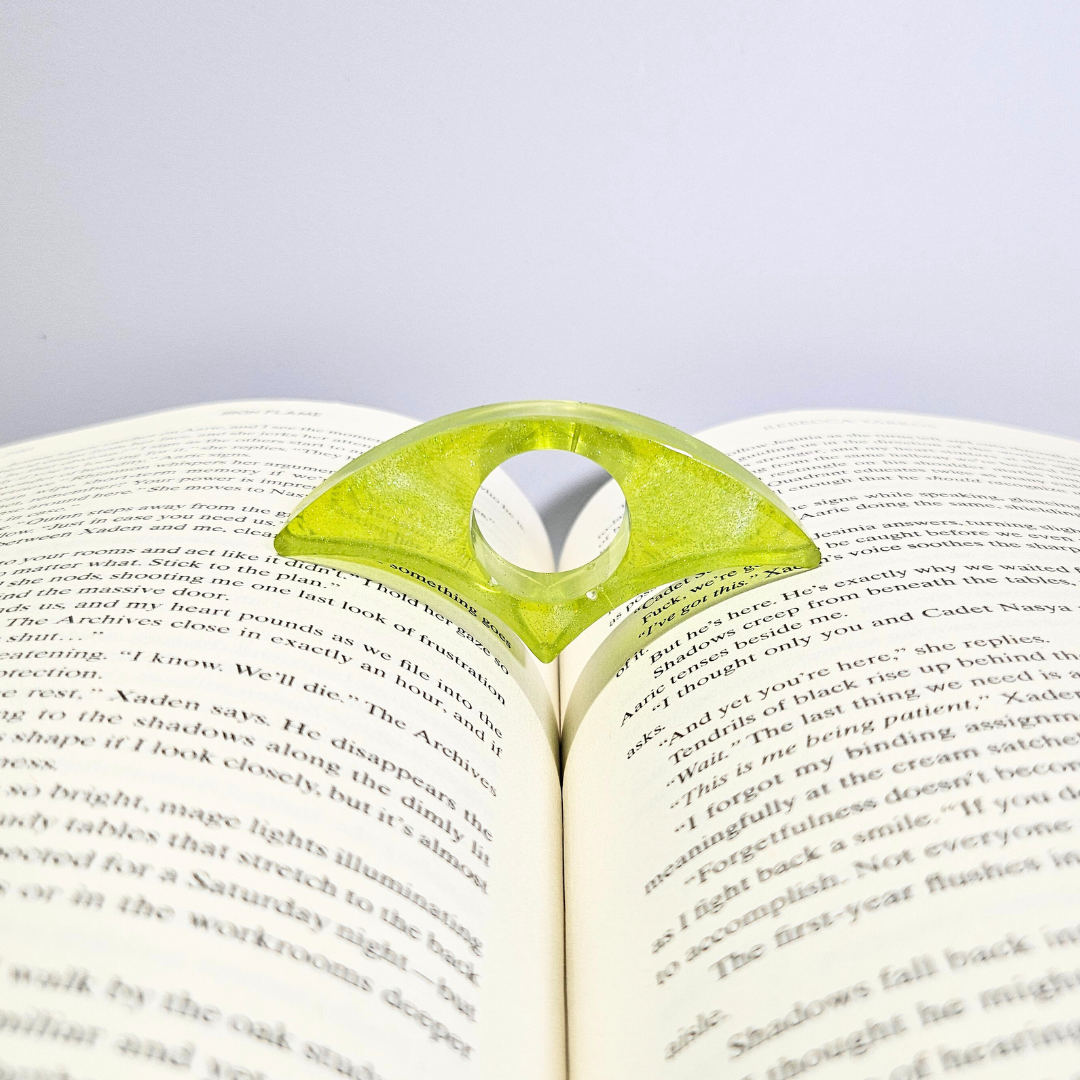 "the blade" book thumb page holder