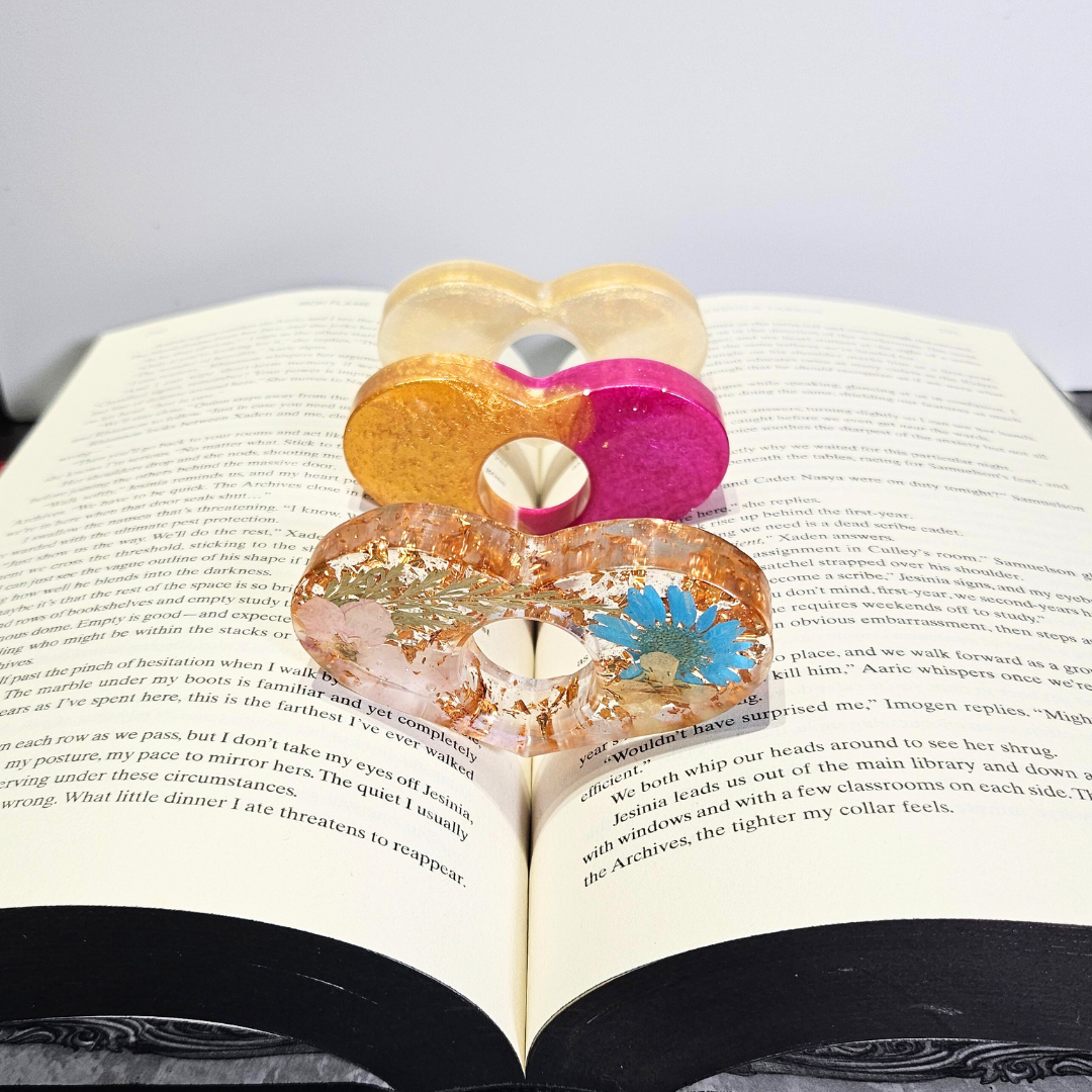 "the sweetheart" book thumb page holder