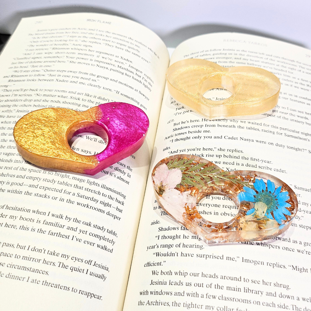 "the sweetheart" book thumb page holder