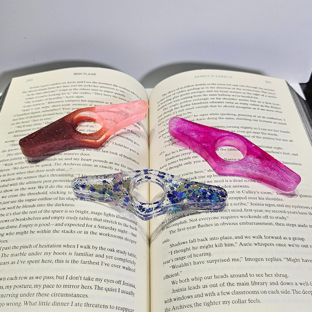 "the sleek" book thumb page holder