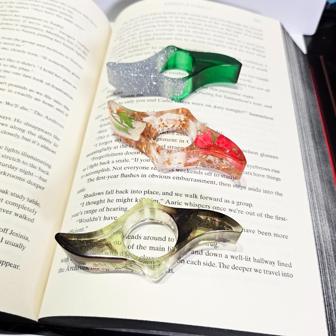 "the wave" book thumb page holder