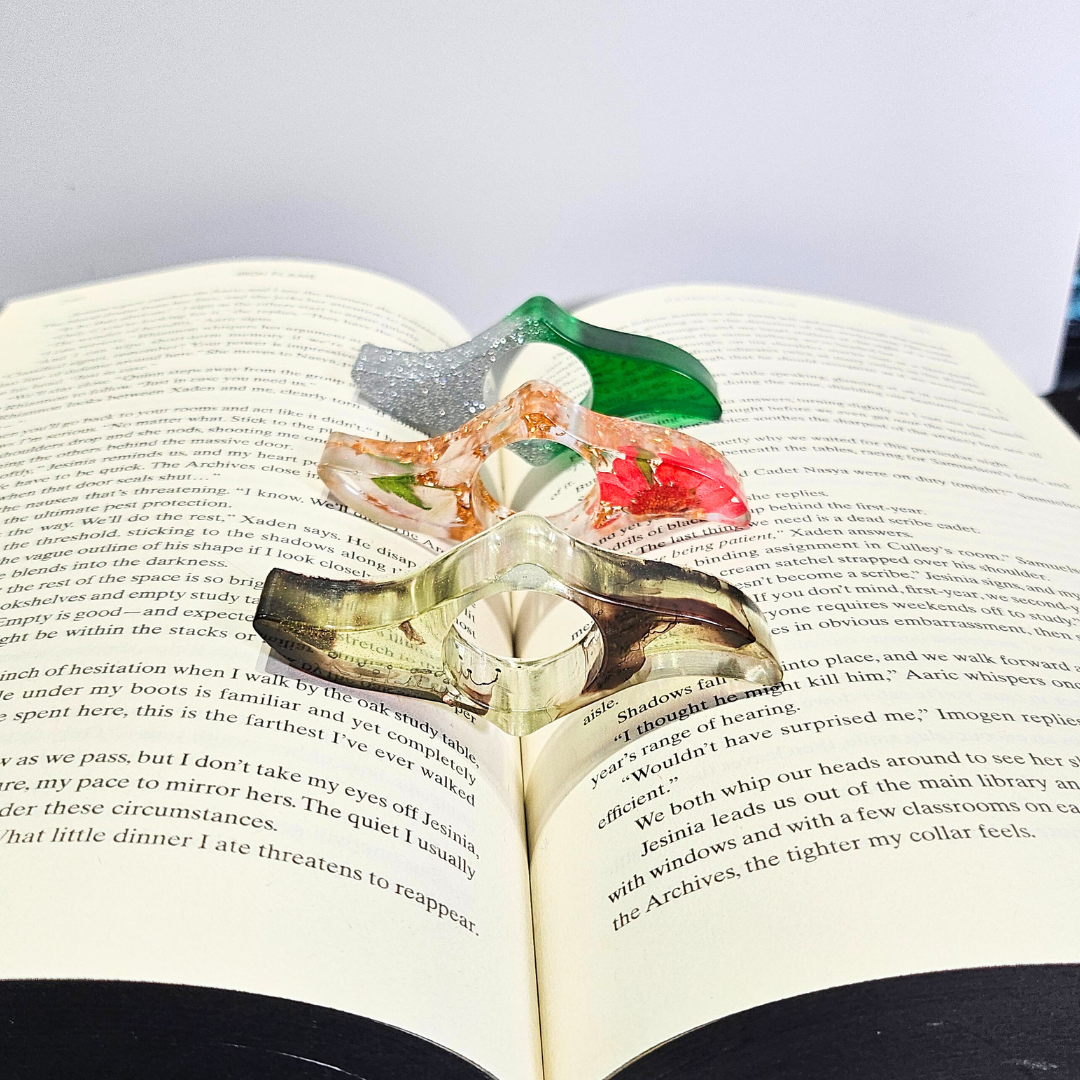 "the wave" book thumb page holder