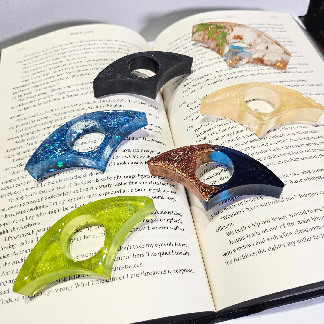 "the blade" book thumb page holder