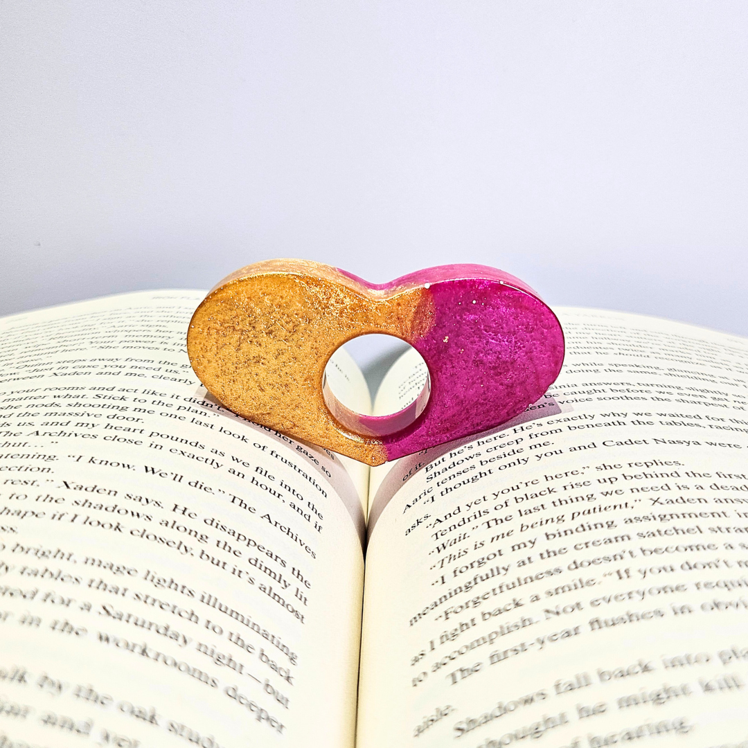 "the sweetheart" book thumb page holder